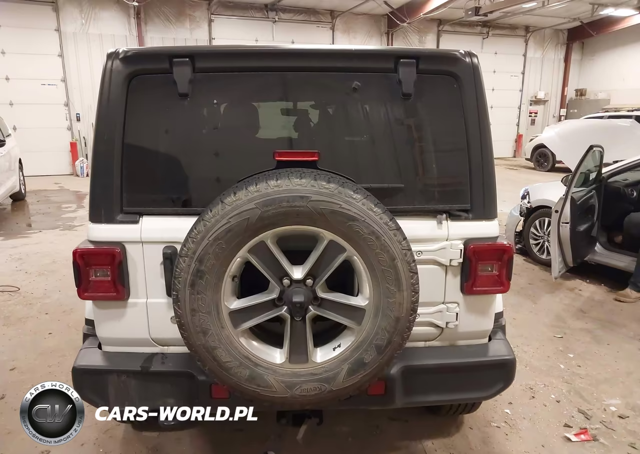 2018 Jeep Wrangler Unlimited Sahara 4X4 VIN:1C4HJXEG3JW141349 - 16