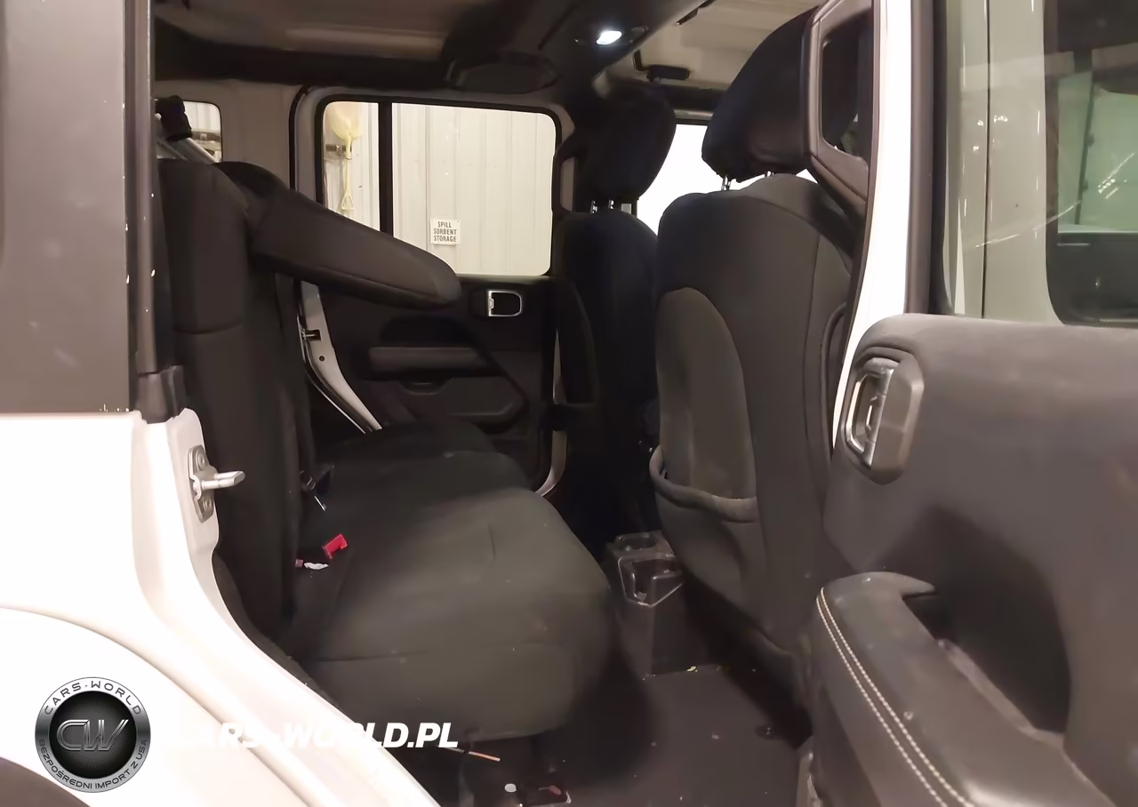2018 Jeep Wrangler Unlimited Sahara 4X4 VIN:1C4HJXEG3JW141349 - 8