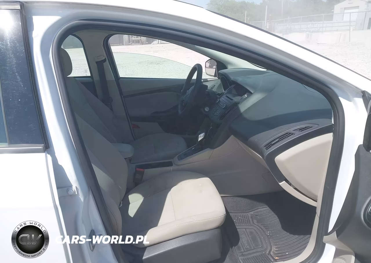 2017 Ford Focus Se VIN:1FADP3F2XHL212928 - 5