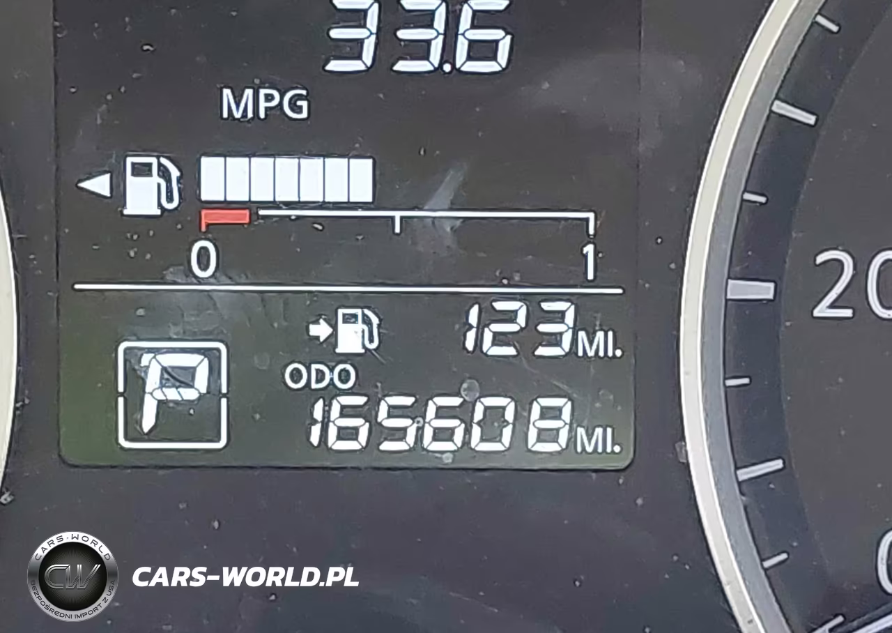 2018 Nissan Kicks S VIN:3N1CP5CU1JL530053 - 15