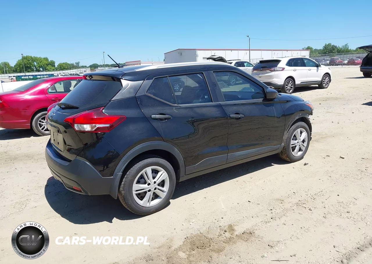 2018 Nissan Kicks S VIN:3N1CP5CU1JL530053 - 4