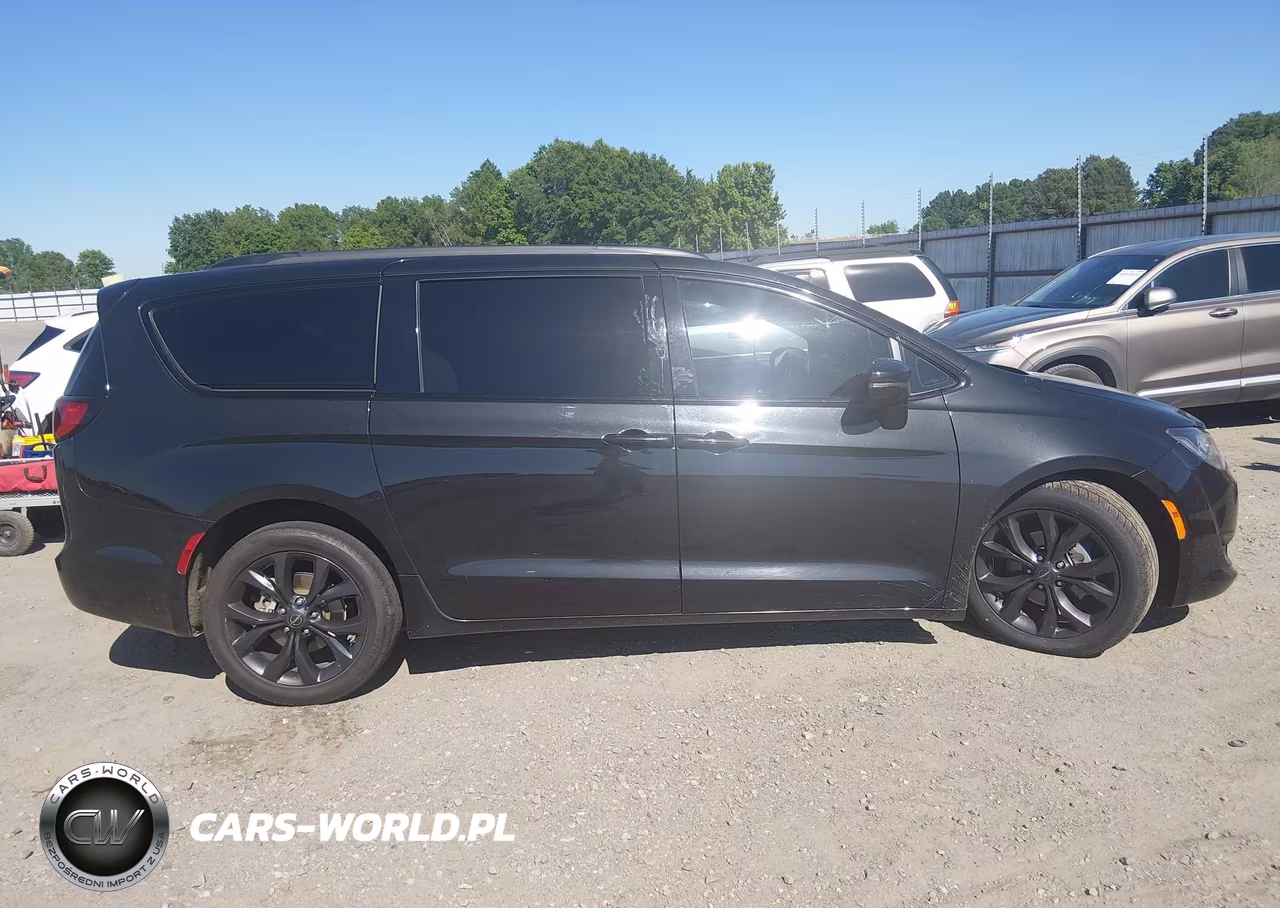 2019 Chrysler Pacifica Limited VIN:2C4RC1GG5KR720393 - 13