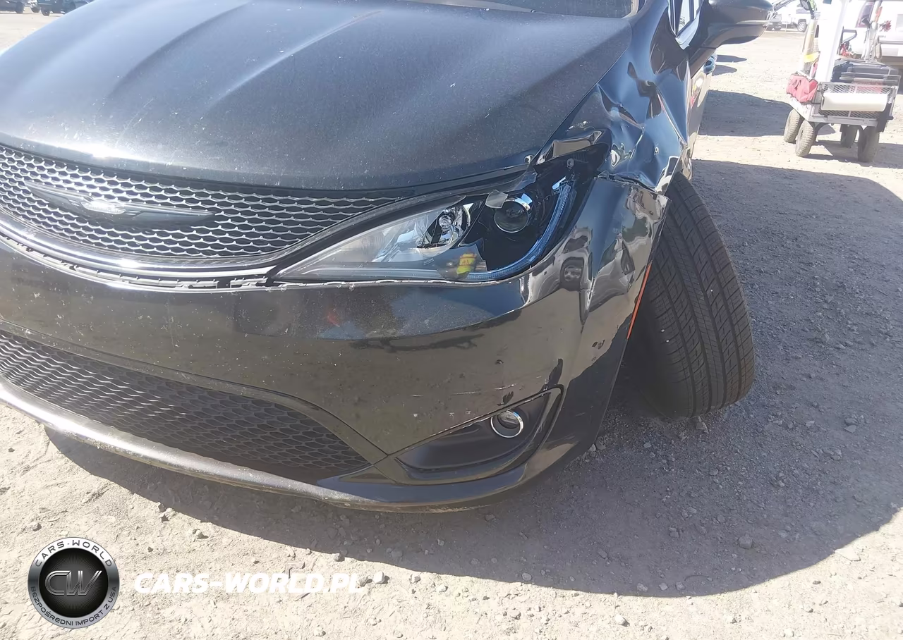 2019 Chrysler Pacifica Limited VIN:2C4RC1GG5KR720393 - 17