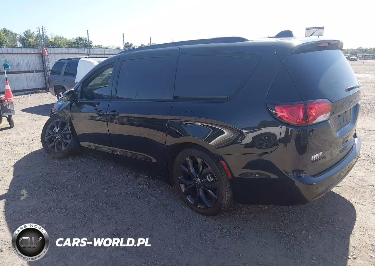 2019 Chrysler Pacifica Limited VIN:2C4RC1GG5KR720393 - 3
