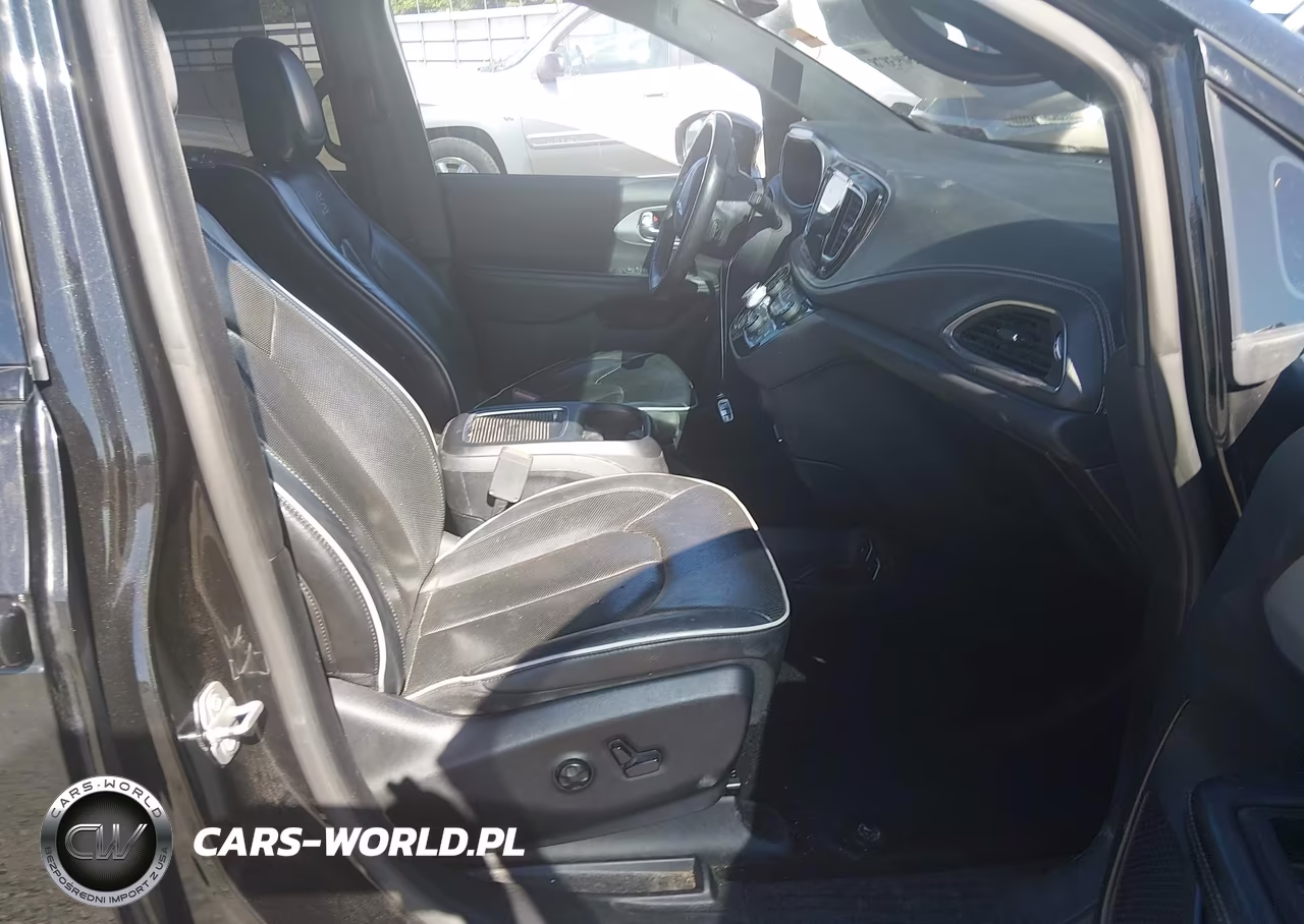 2019 Chrysler Pacifica Limited VIN:2C4RC1GG5KR720393 - 5