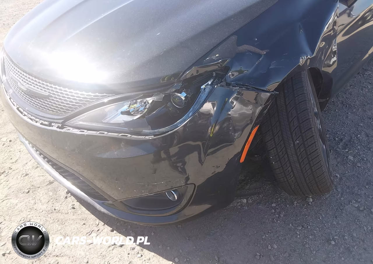 2019 Chrysler Pacifica Limited VIN:2C4RC1GG5KR720393 - 6