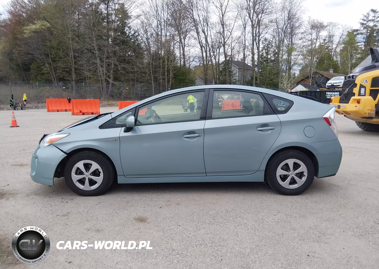 2013 Toyota Prius Two VIN:JTDKN3DU9D1690372 - 14