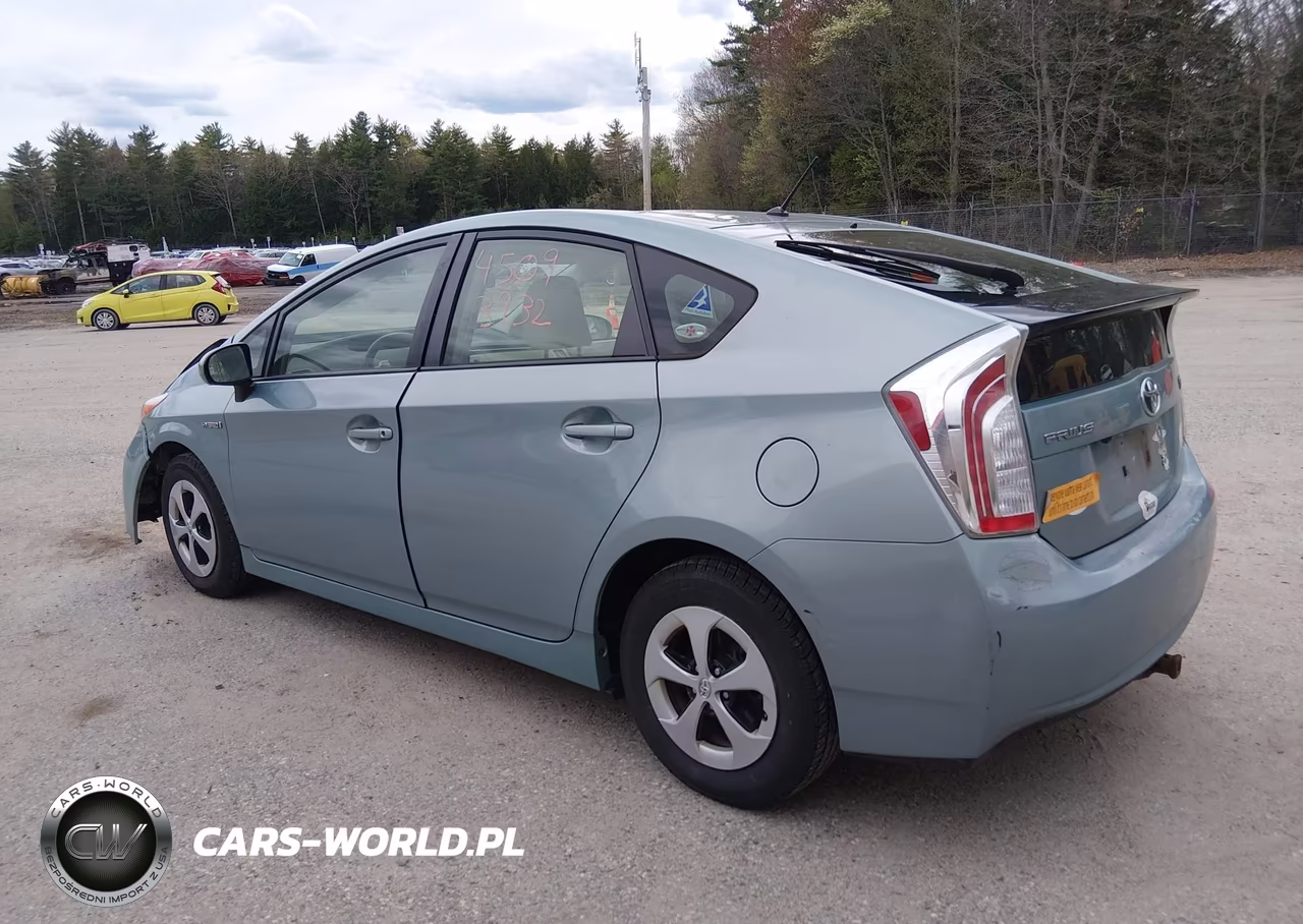 2013 Toyota Prius Two VIN:JTDKN3DU9D1690372 - 3