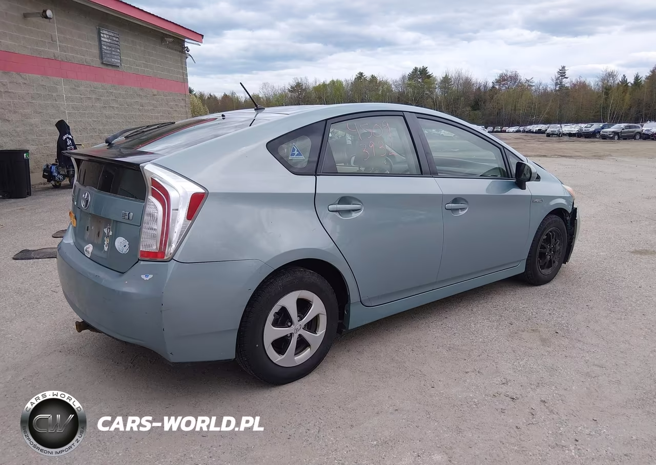 2013 Toyota Prius Two VIN:JTDKN3DU9D1690372 - 4
