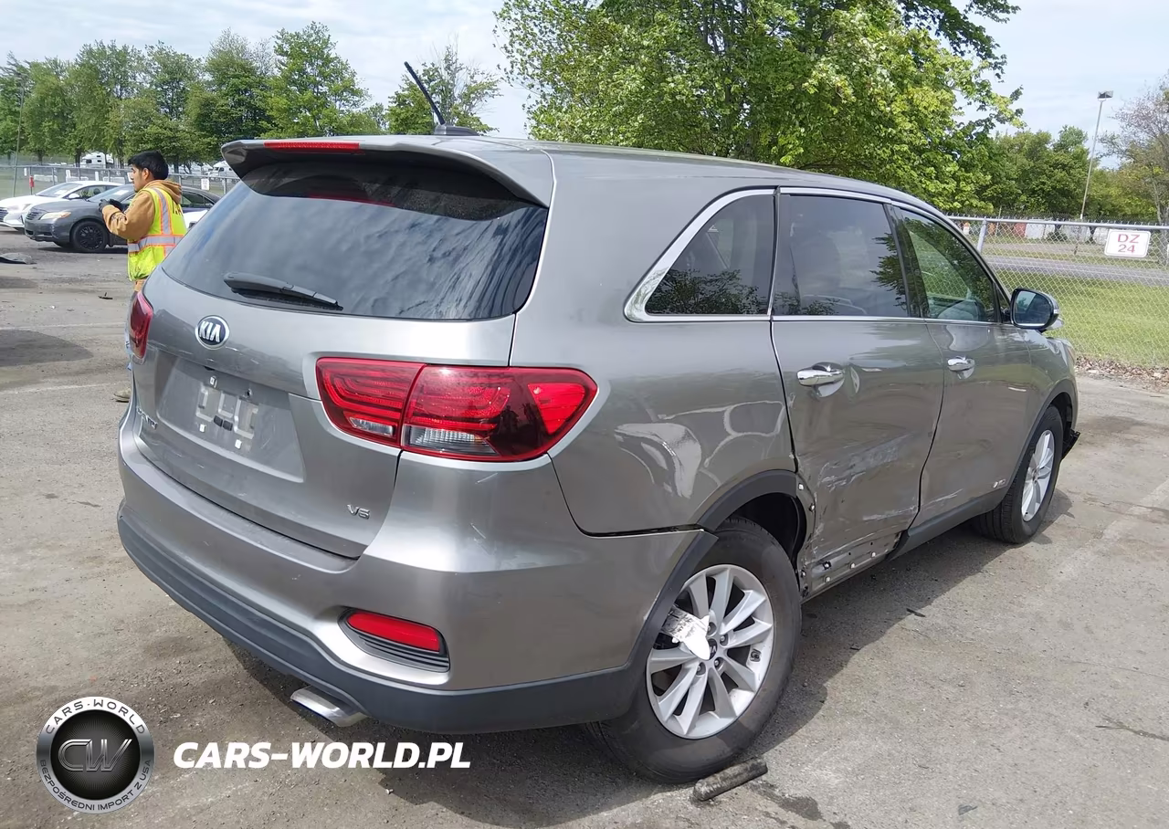 2019 Kia Sorento 3.3L Lx VIN:5XYPGDA57KG479655 - 4