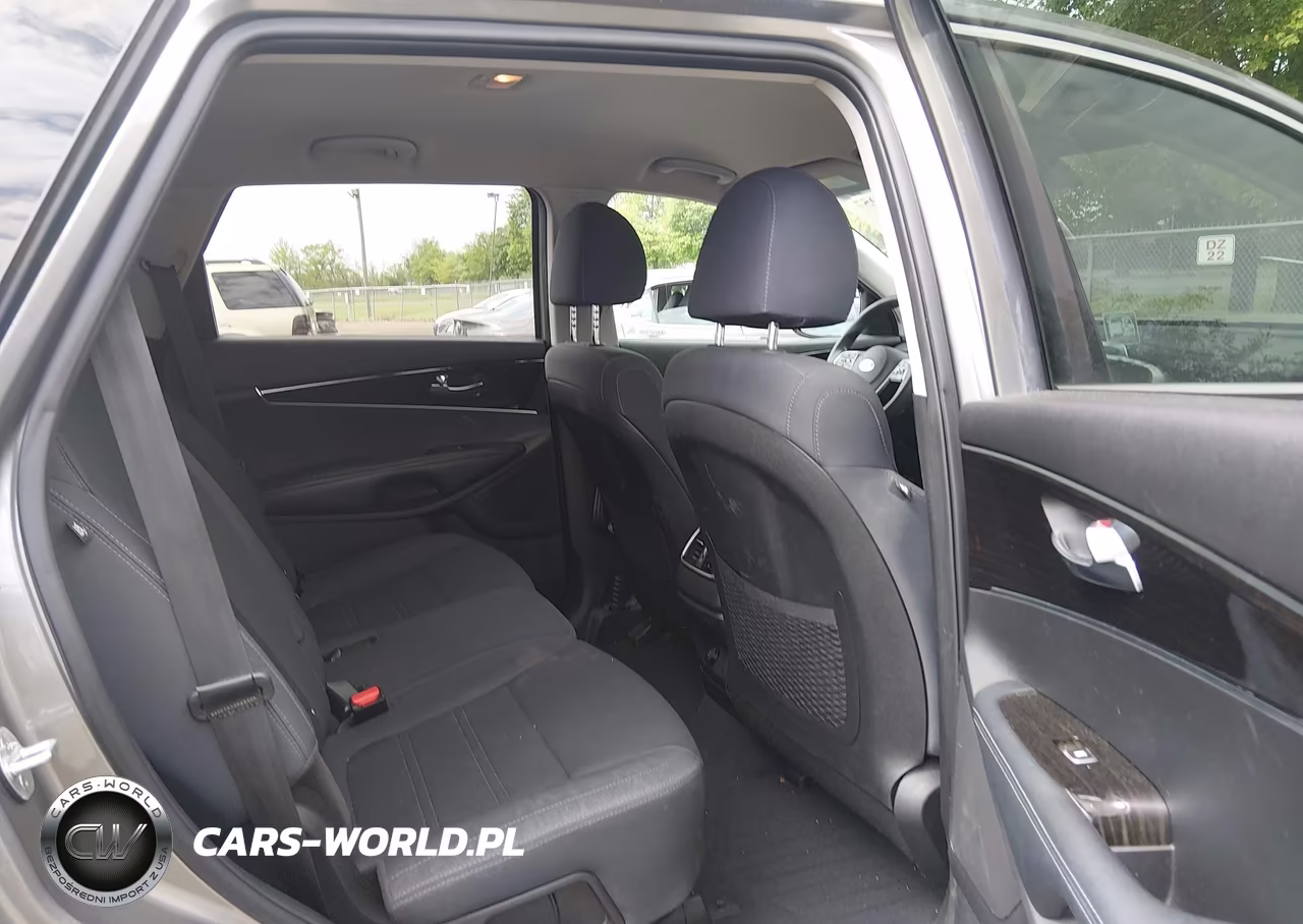 2019 Kia Sorento 3.3L Lx VIN:5XYPGDA57KG479655 - 8