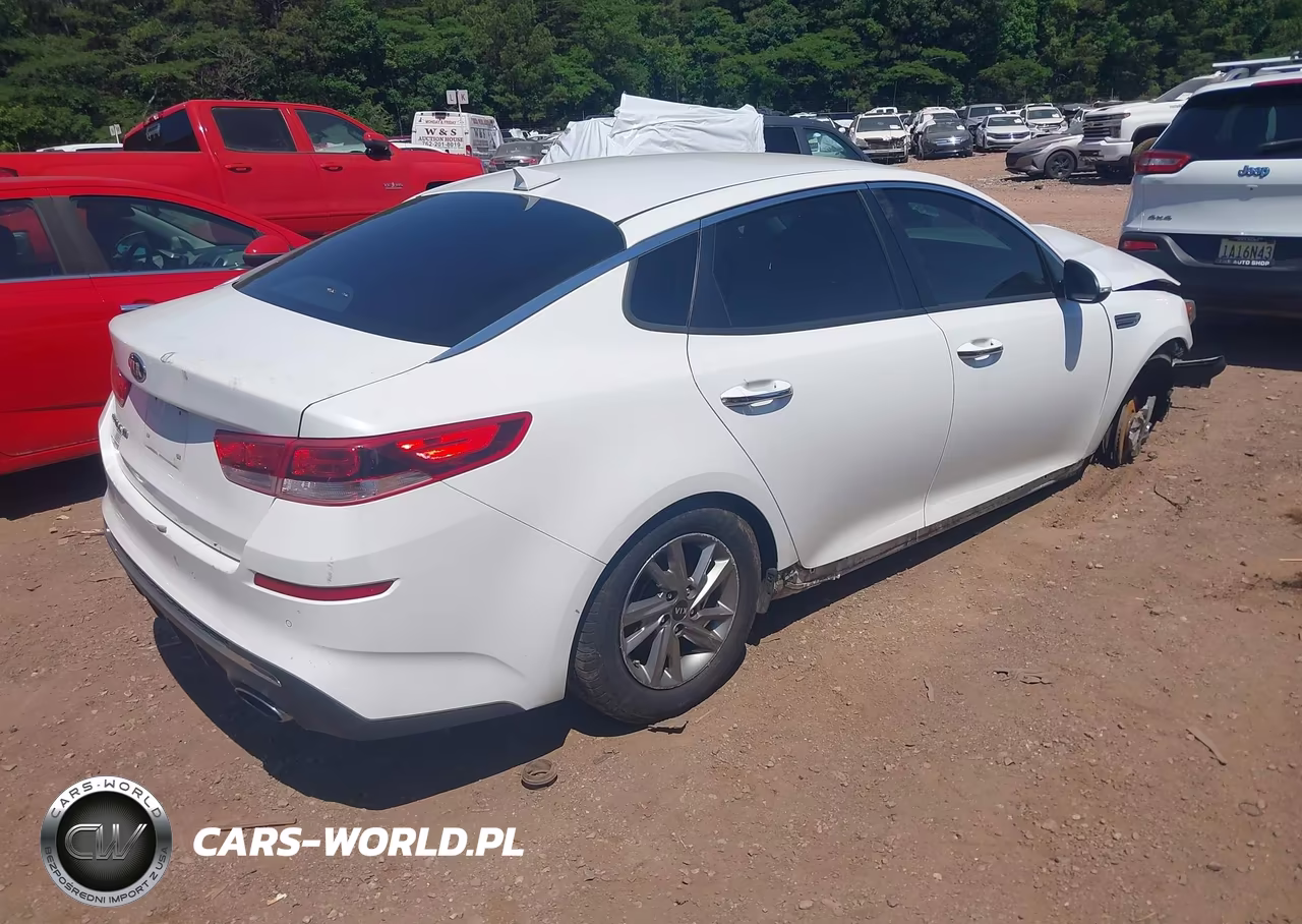 2019 Kia Optima Lx VIN:5XXGT4L33KG320398 - 4