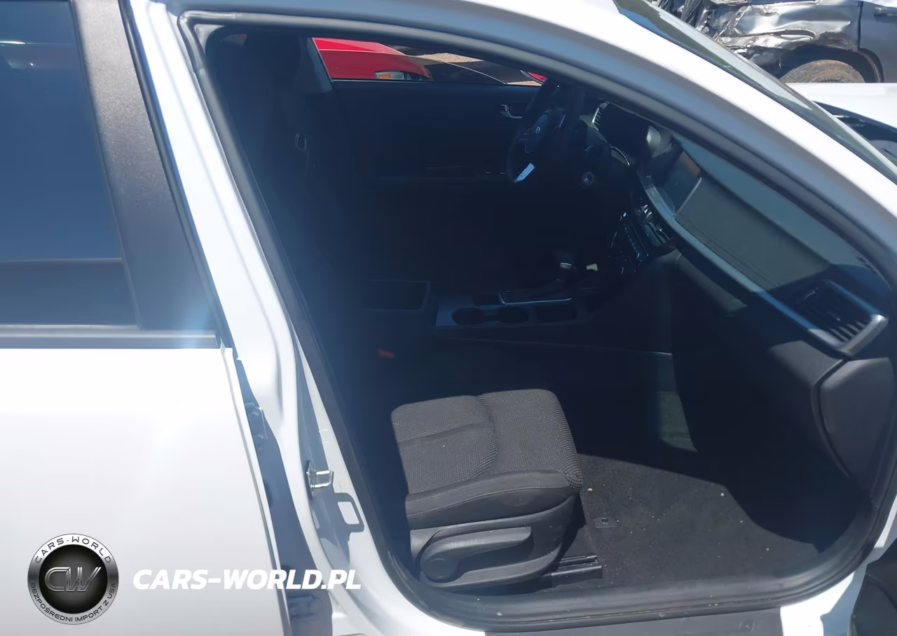 2019 Kia Optima Lx VIN:5XXGT4L33KG320398 - 5