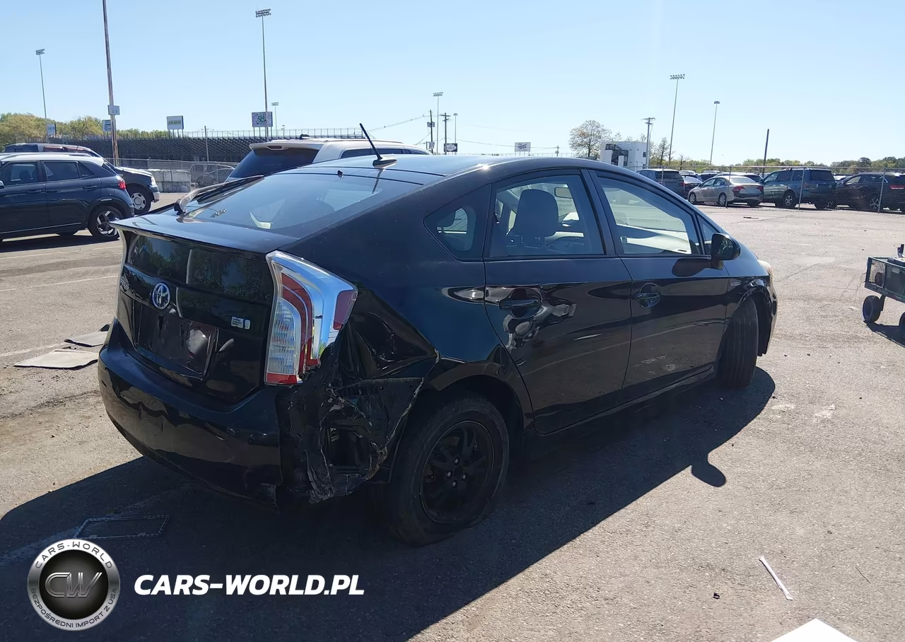 2014 Toyota Prius Three VIN:JTDKN3DU8E1758694 - 4