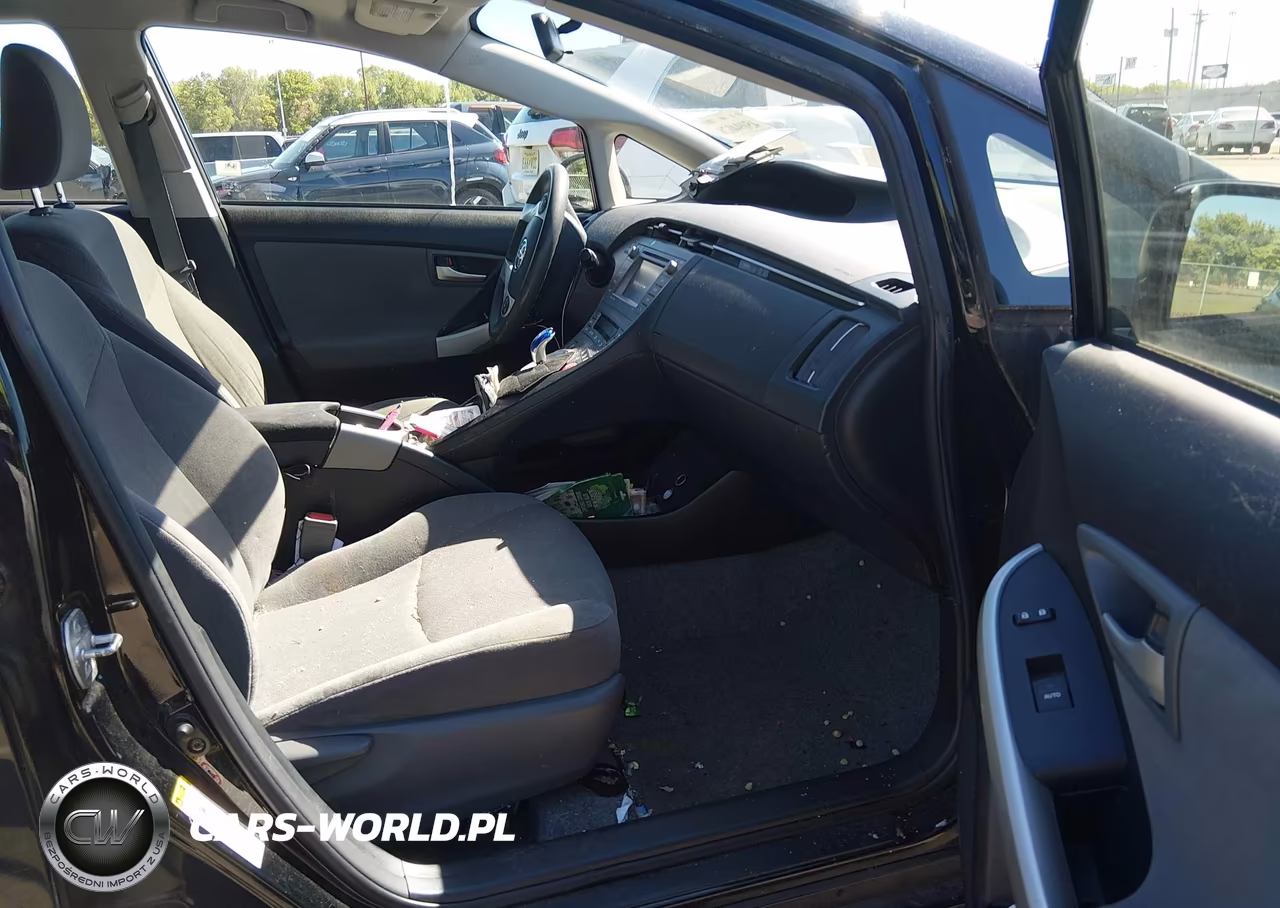 2014 Toyota Prius Three VIN:JTDKN3DU8E1758694 - 5