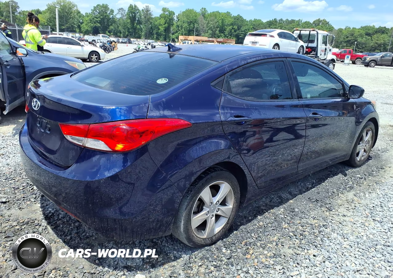 2012 Hyundai Elantra Gls VIN:5NPDH4AE7CH084059 - 4