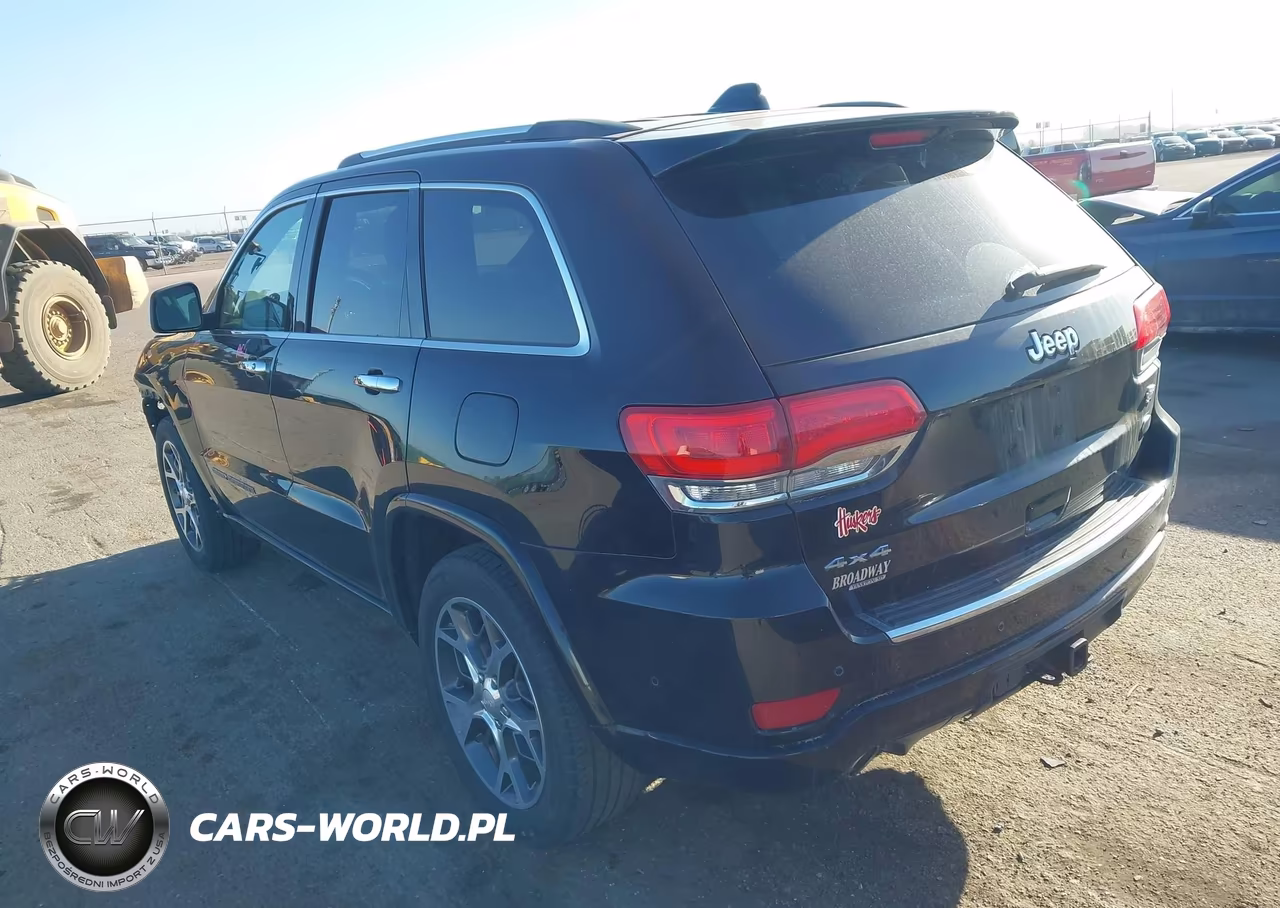 2019 Jeep Grand Cherokee Overland 4X4 VIN:1C4RJFCG2KC589814 - 3