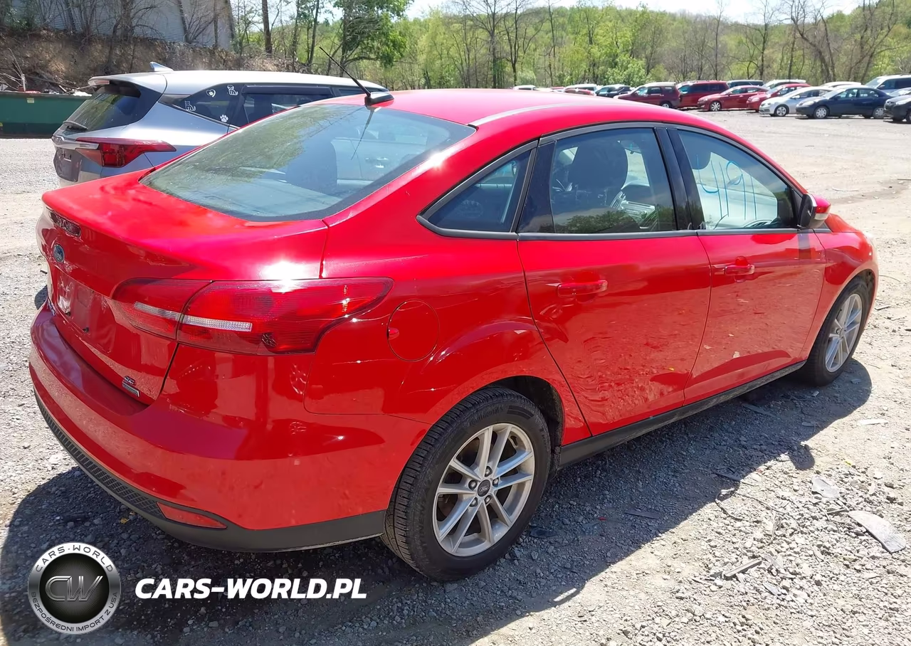 2017 Ford Focus Se VIN:1FADP3FEXHL238083 - 4