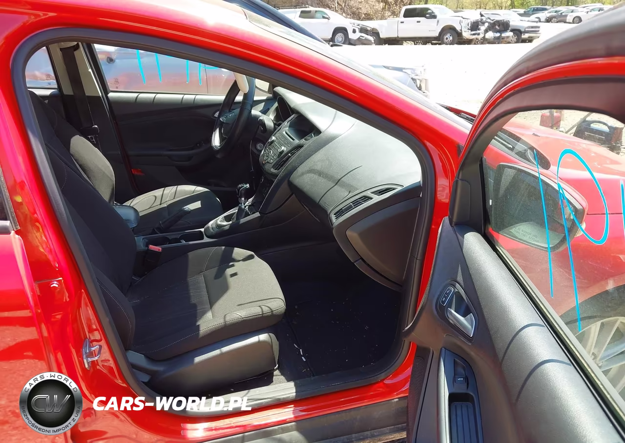 2017 Ford Focus Se VIN:1FADP3FEXHL238083 - 5