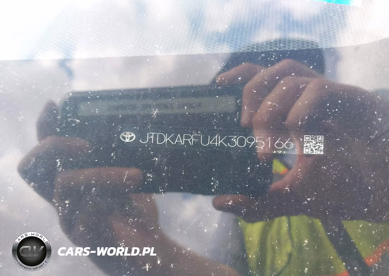 2019 Toyota Prius Le VIN:JTDKARFU4K3095166 - 9