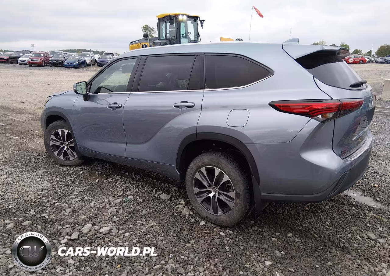 2022 Toyota Highlander Xle VIN:5TDGZRBH0NS250659 - 3