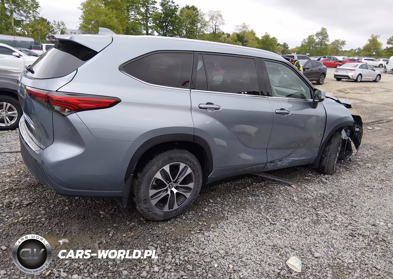2022 Toyota Highlander Xle VIN:5TDGZRBH0NS250659 - 4