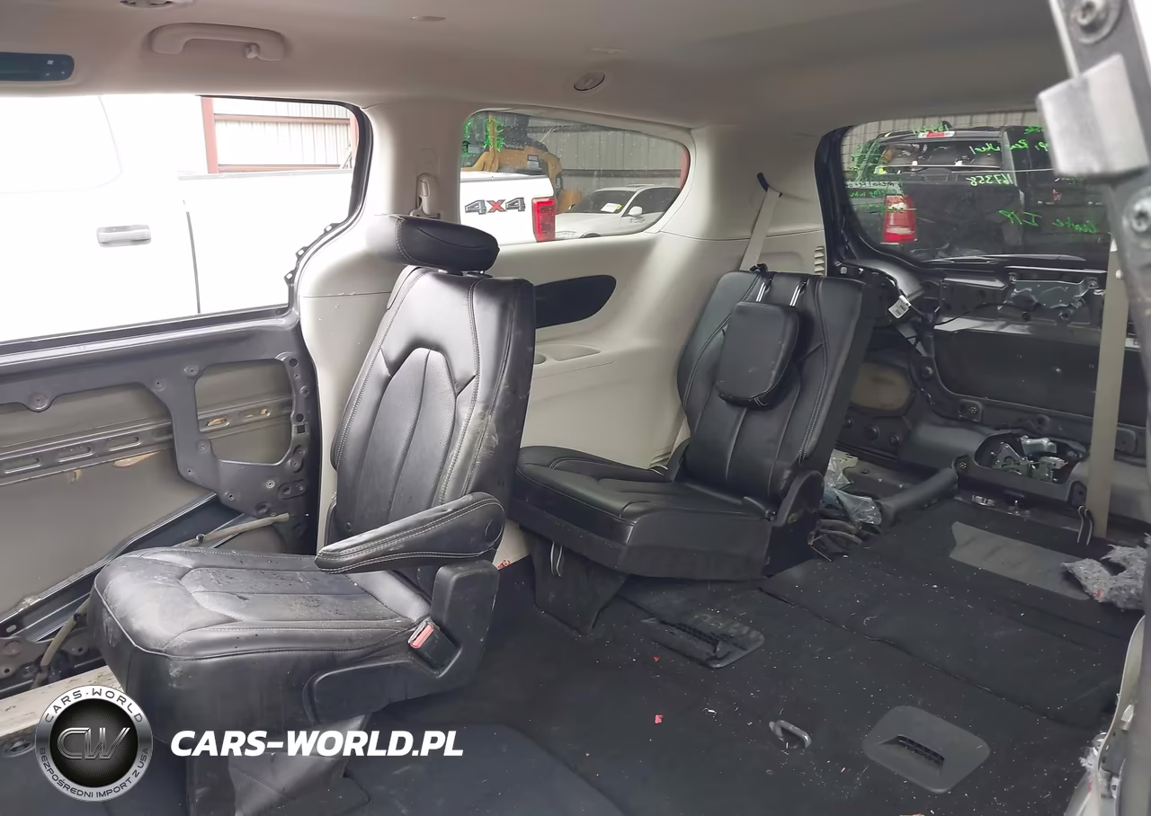 2023 Chrysler Pacifica Touring L VIN:2C4RC1BG6PR553329 - 21