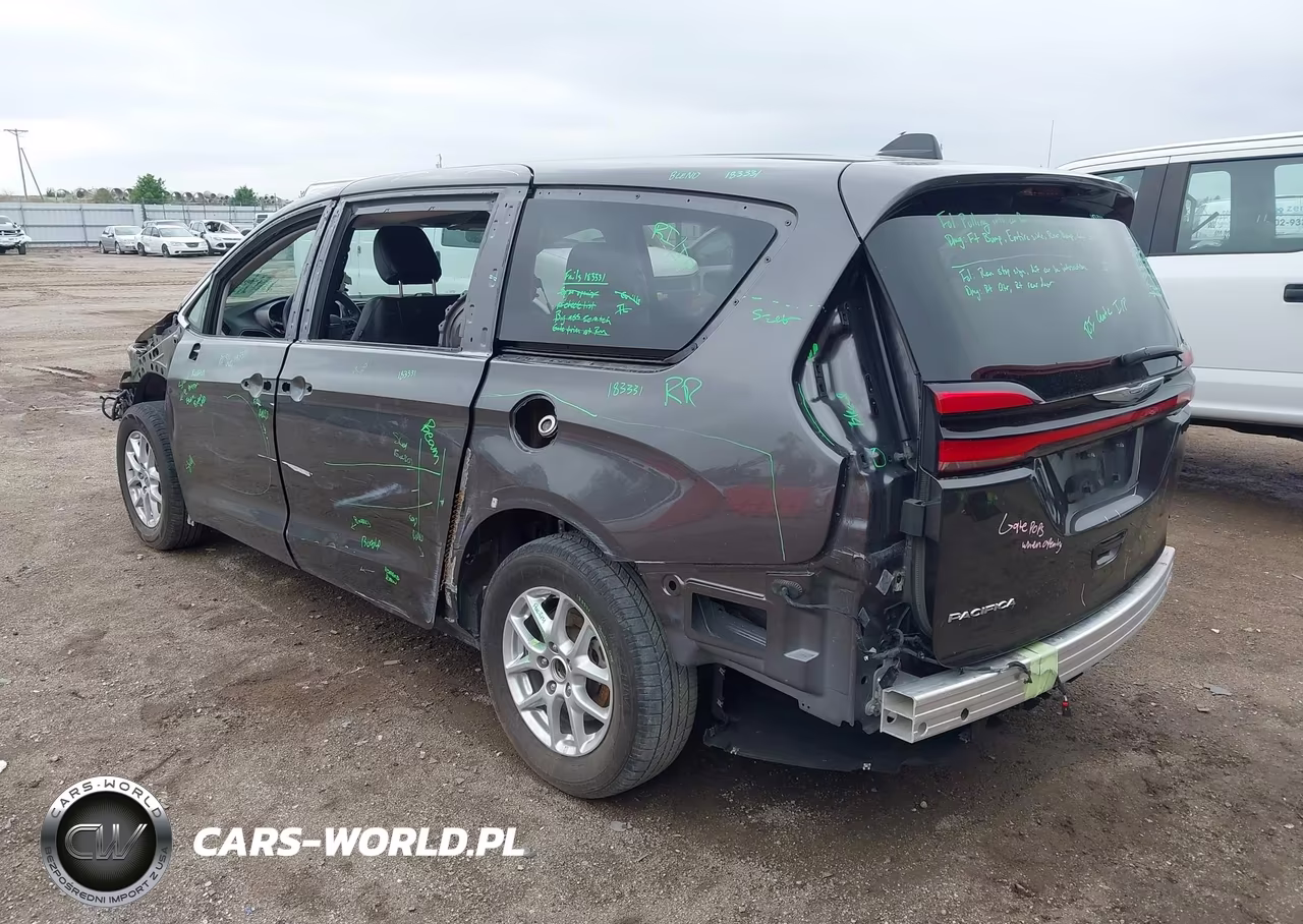 2023 Chrysler Pacifica Touring L VIN:2C4RC1BG6PR553329 - 3