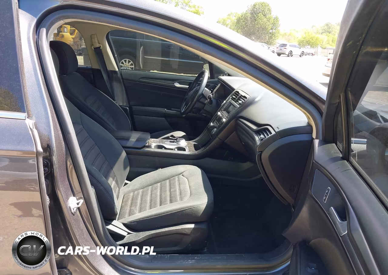 2018 Ford Fusion S VIN:3FA6P0G76JR228598 - 5