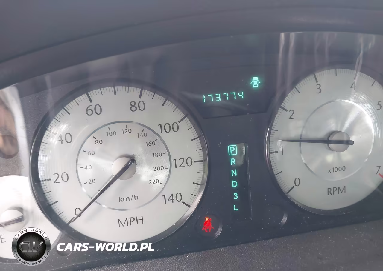 2010 Chrysler 300 Touring-Signature Series-Executive Series VIN:2C3CA5CV3AH105566 - 7