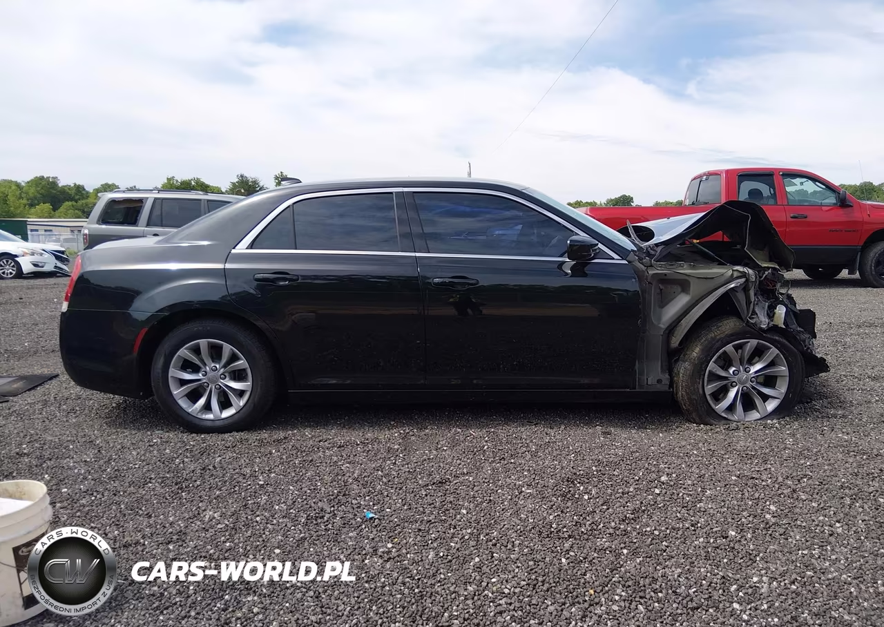 2015 Chrysler 300 Limited VIN:2C3CCAAG8FH841966 - 13