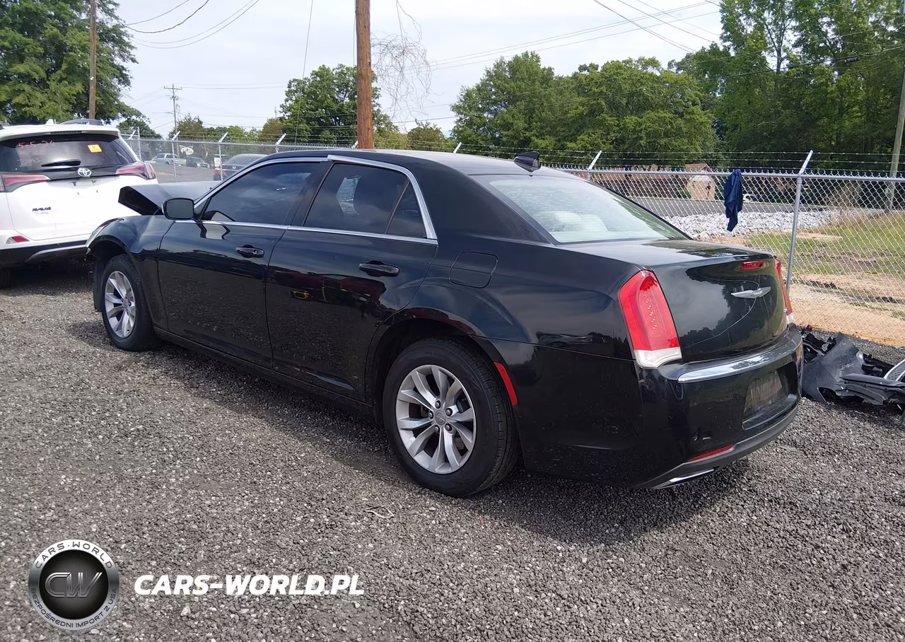 2015 Chrysler 300 Limited VIN:2C3CCAAG8FH841966 - 3