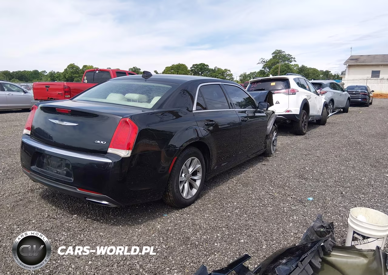 2015 Chrysler 300 Limited VIN:2C3CCAAG8FH841966 - 4