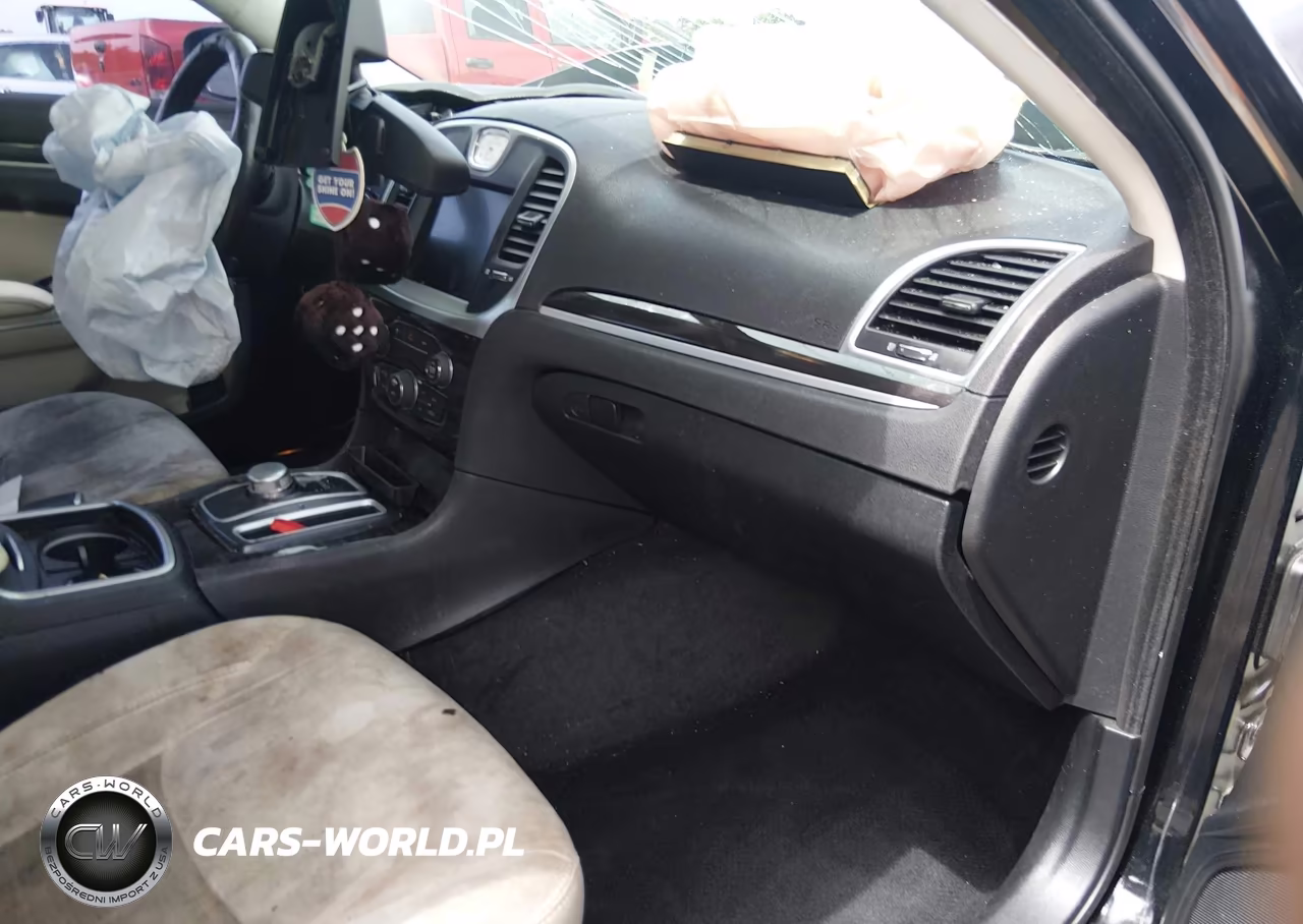 2015 Chrysler 300 Limited VIN:2C3CCAAG8FH841966 - 5