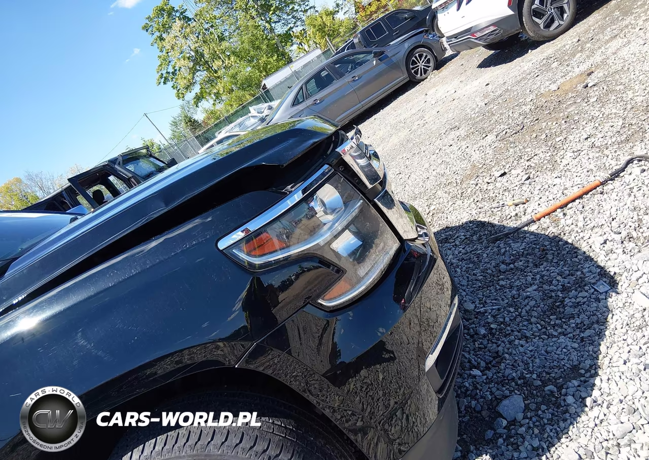2017 Chevrolet Tahoe K1500 Premier VIN:1GNSKCKC2HR359425 - 19