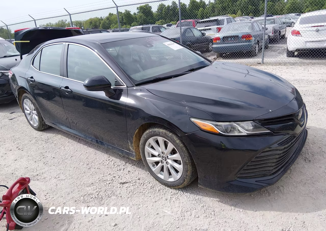 2018 Toyota Camry Le – zdjęcie 1 z 20