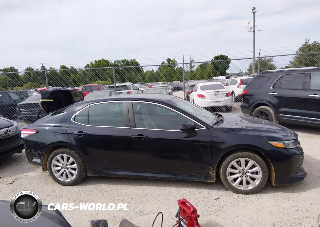 2018 Toyota Camry Le VIN:4T1B11HK5JU034362 - 14
