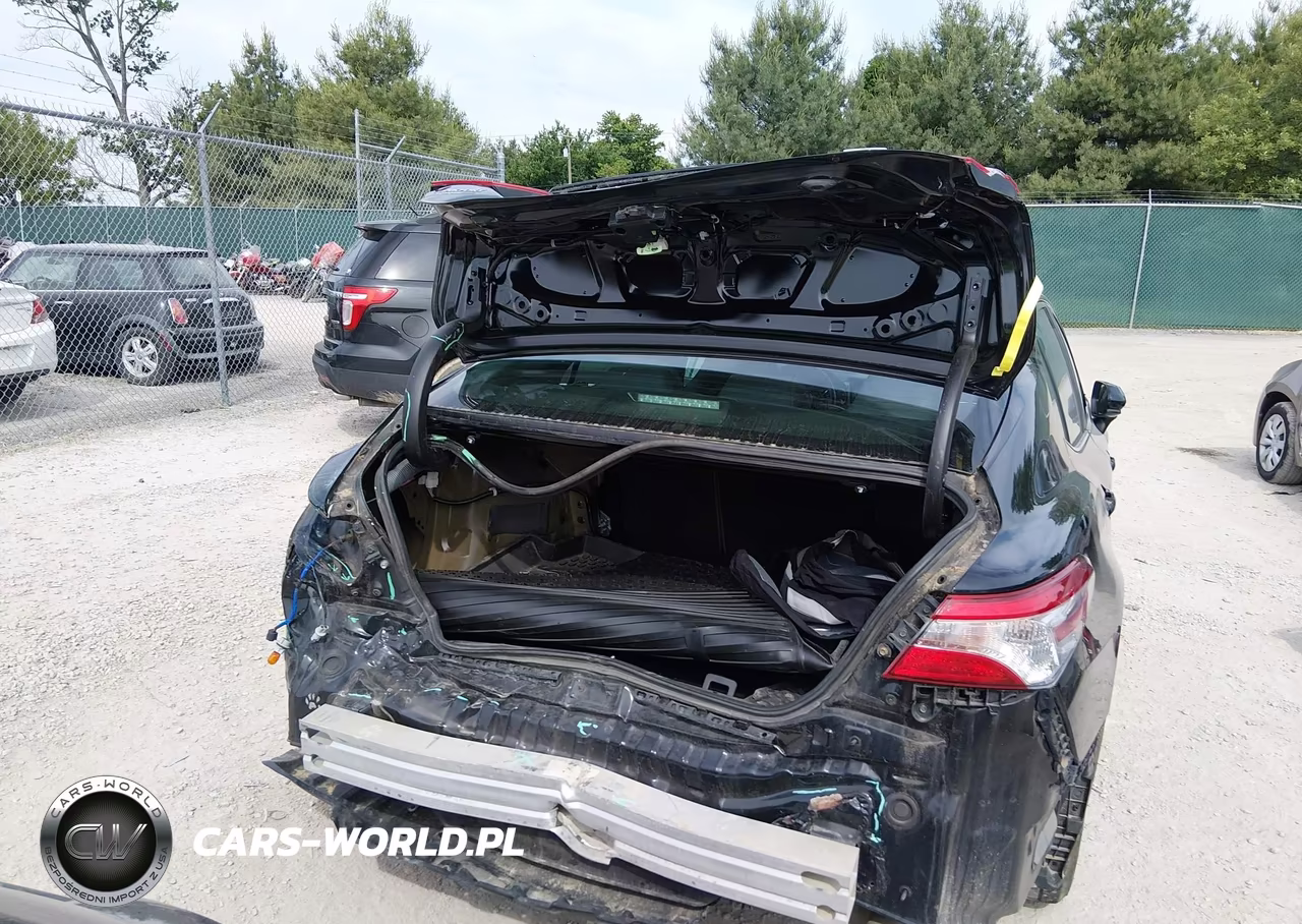 2018 Toyota Camry Le VIN:4T1B11HK5JU034362 - 17