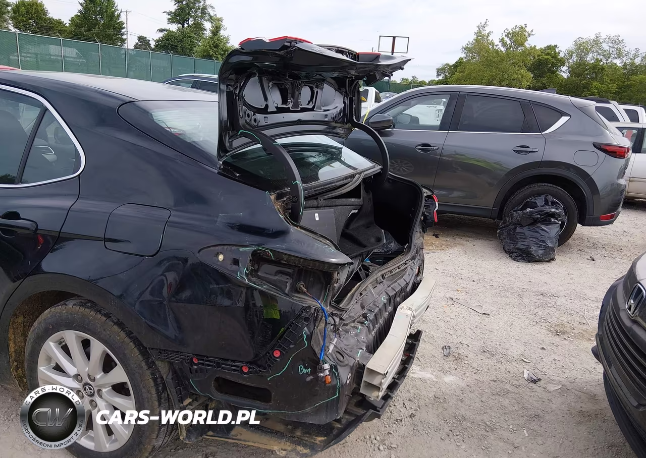2018 Toyota Camry Le VIN:4T1B11HK5JU034362 - 18