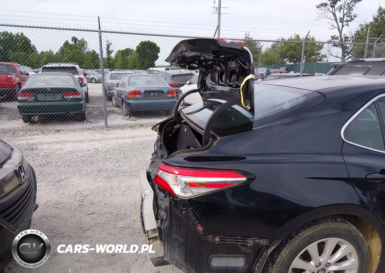 2018 Toyota Camry Le VIN:4T1B11HK5JU034362 - 19