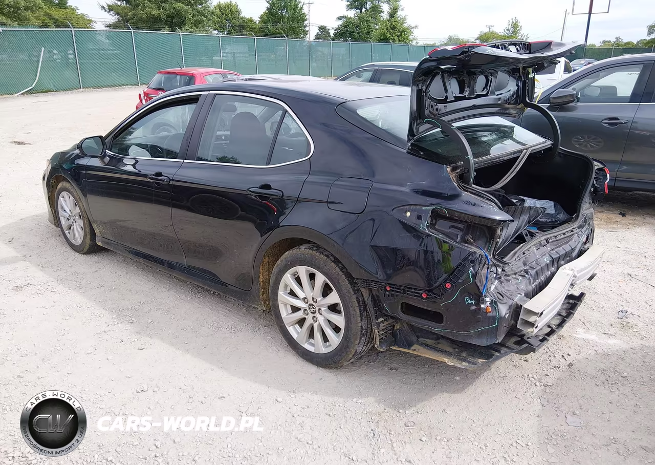 2018 Toyota Camry Le VIN:4T1B11HK5JU034362 - 3