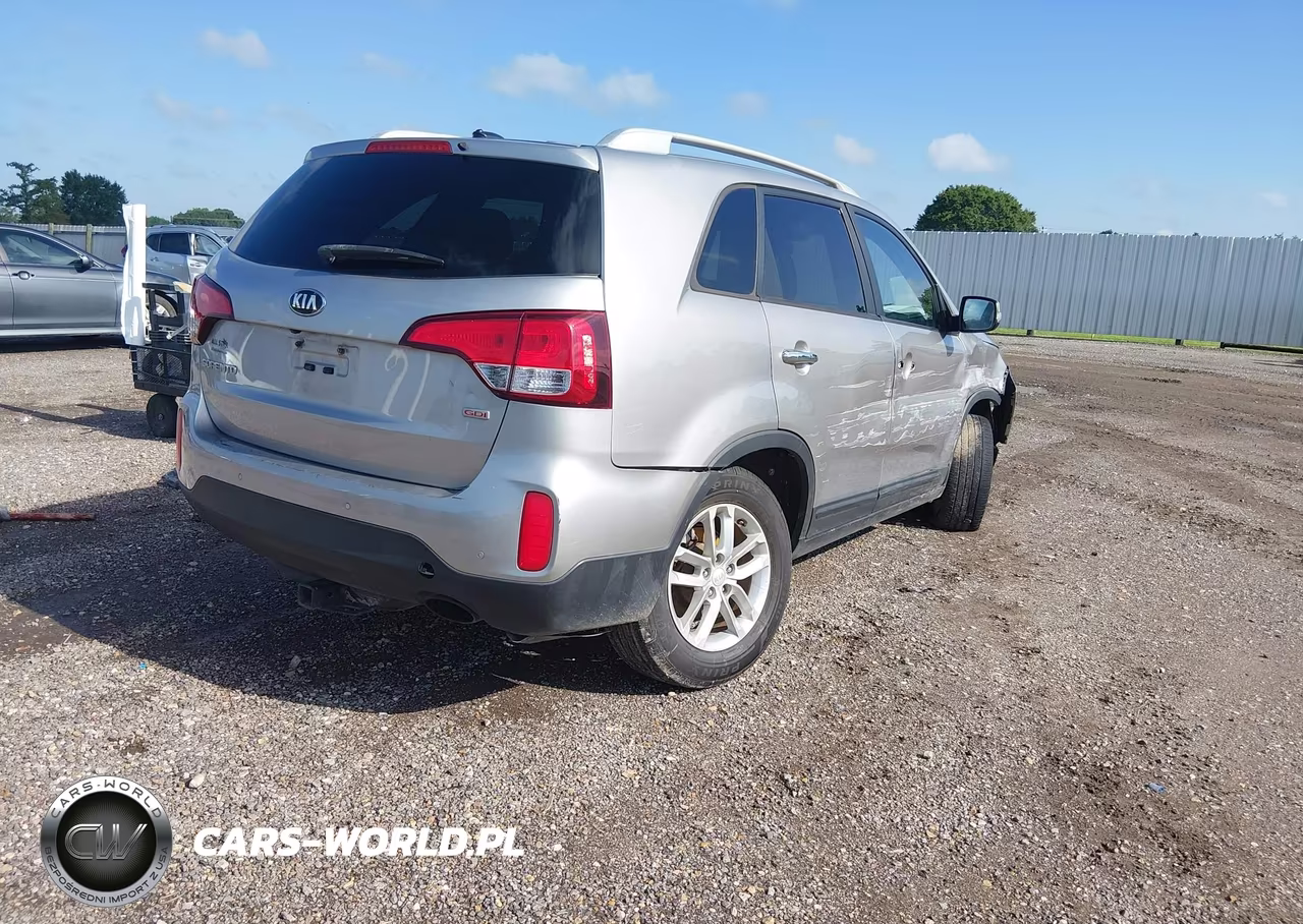 2015 Kia Sorento Lx VIN:5XYKT3A61FG659549 - 4