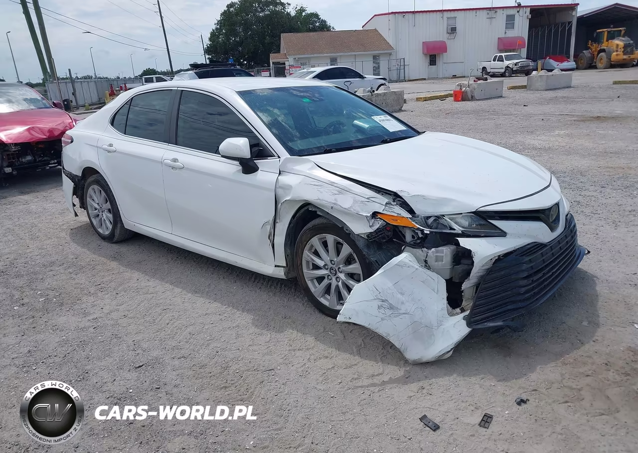 2019 Toyota Camry Le – zdjęcie 1 z 16