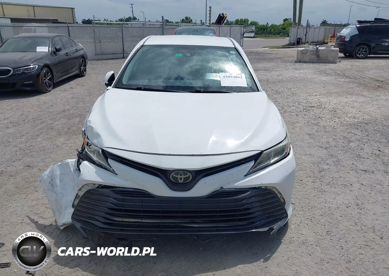 2019 Toyota Camry Le VIN:4T1B11HK7KU286339 - 12