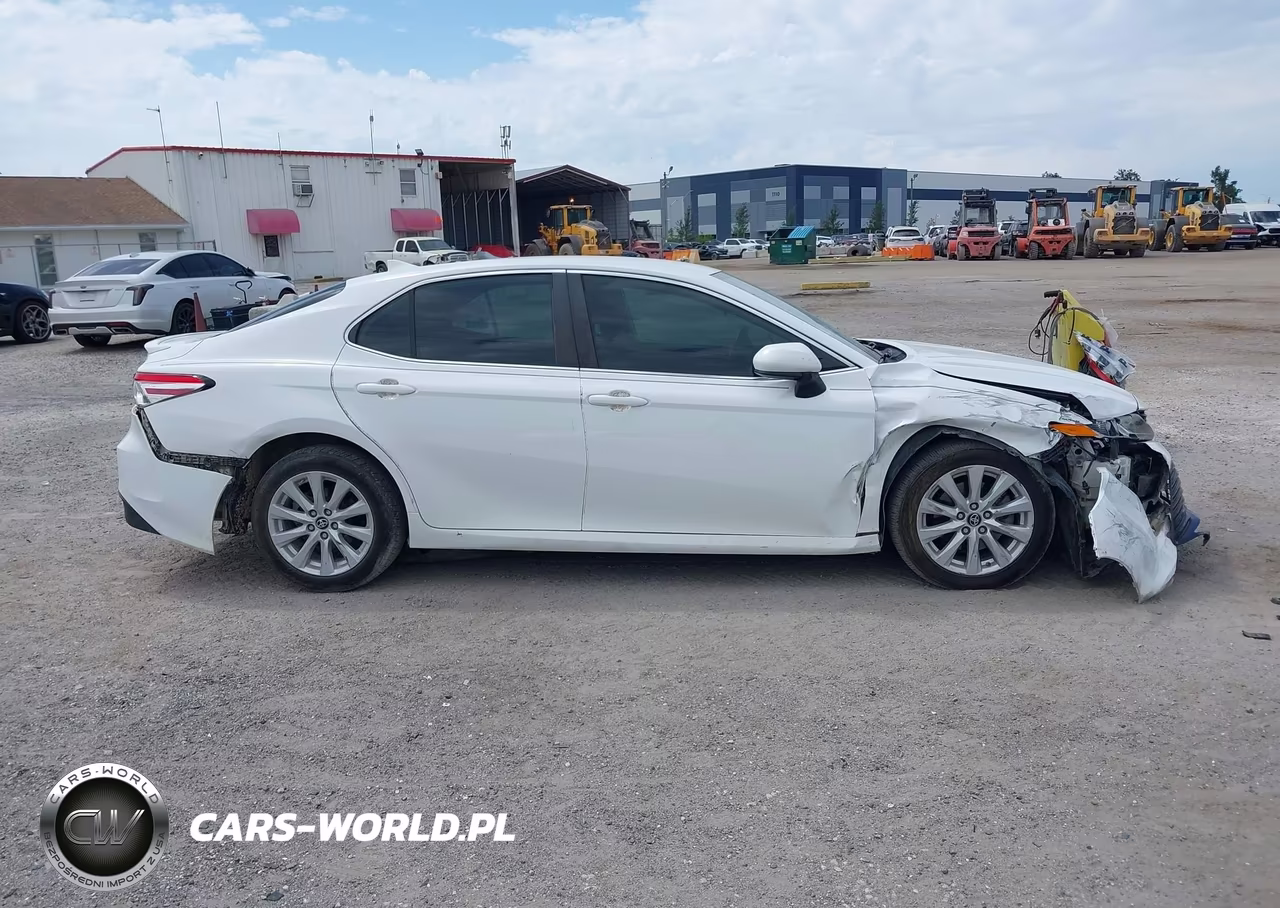 2019 Toyota Camry Le VIN:4T1B11HK7KU286339 - 13