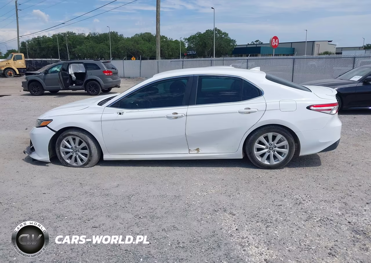 2019 Toyota Camry Le VIN:4T1B11HK7KU286339 - 14