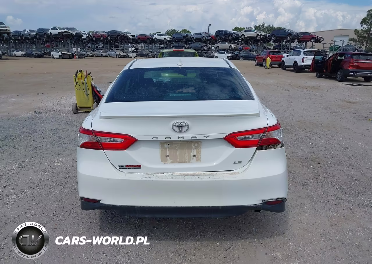 2019 Toyota Camry Le VIN:4T1B11HK7KU286339 - 16