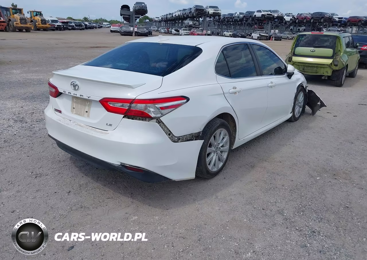 2019 Toyota Camry Le VIN:4T1B11HK7KU286339 - 4