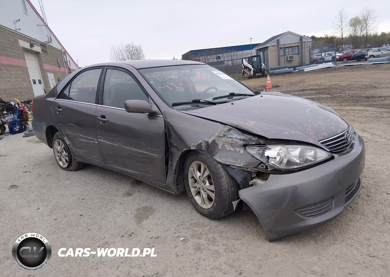 2005 Toyota Camry Le V6 – zdjęcie 1 z 17
