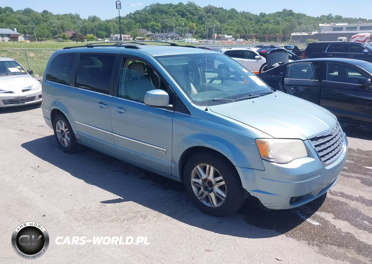 2010 Chrysler Town & Country Touring – zdjęcie 1 z 21